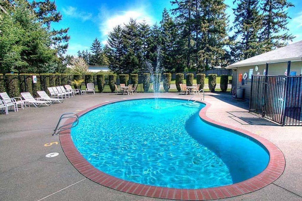 Tacoma Apartments - Heatherstone Apartments - Pool