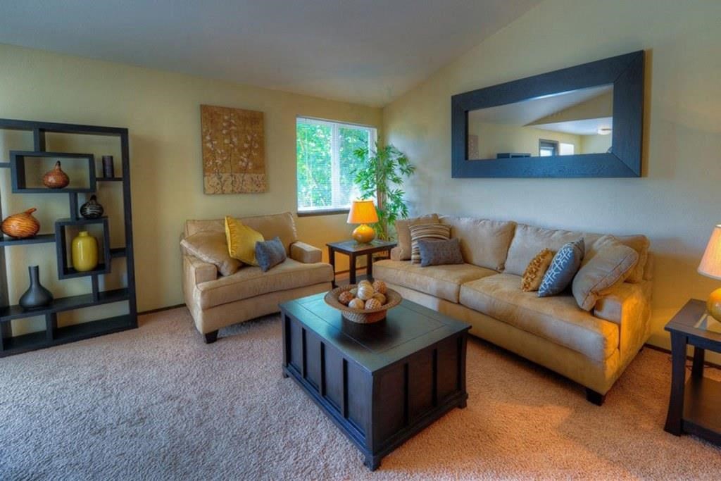 Tacoma Apartments- Heatherstone Apartments-living room