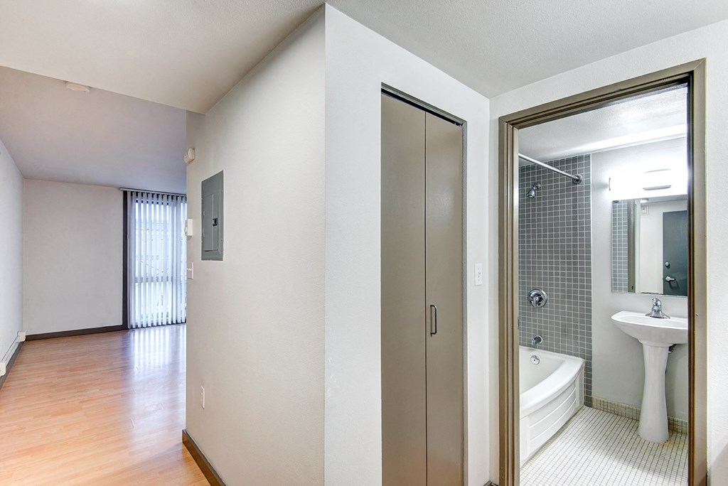 Seattle Apartments - Cosmopolitan - closet- hallway