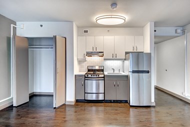 Seattle Apartments - Cosmopolitan - kitchen