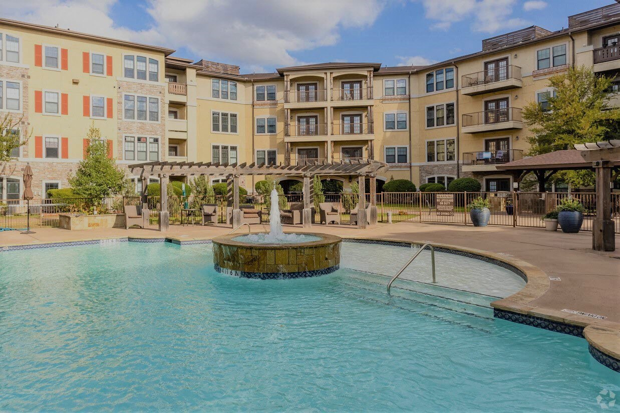 Aventine at Kessler Park | Apartments in Dallas, TX