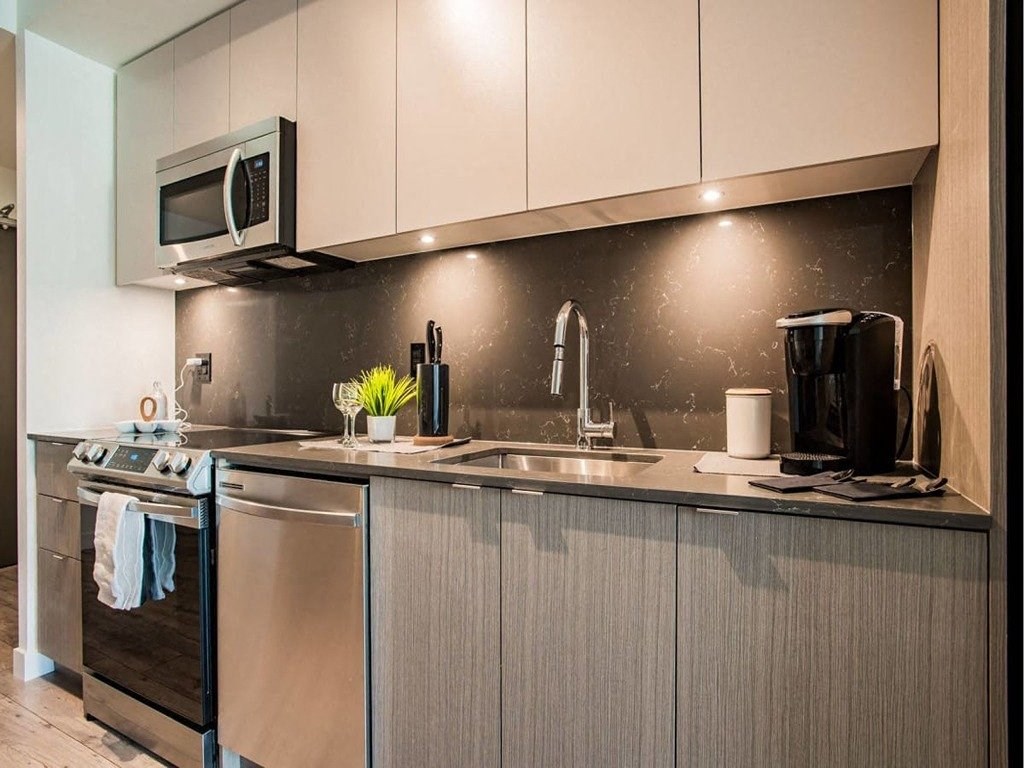 Kitchen Appliances at The Village, Oakville, ON, L6L 0H1