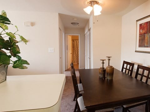 Carriage Pointe at Aquia Dining Area