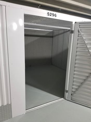 Oakton Park Apartments Storage 03