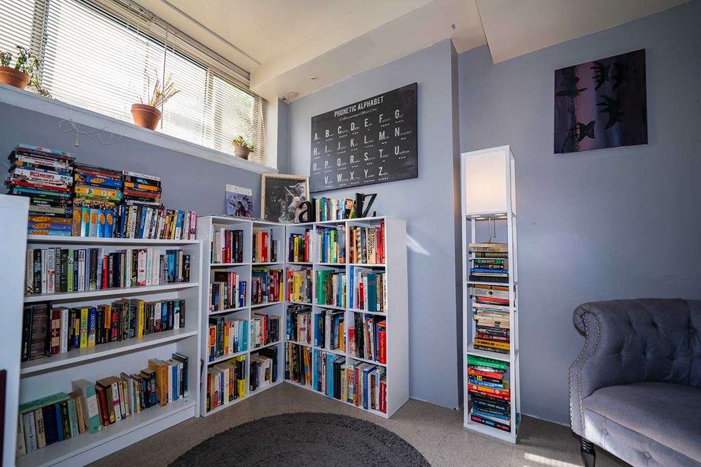 2112 New Hampshire Ave Apartments Library 02