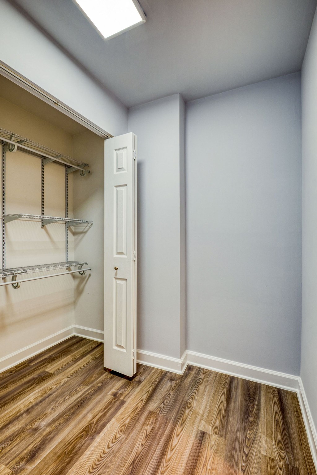 2112 New Hampshire Ave Studio Closet 22 1