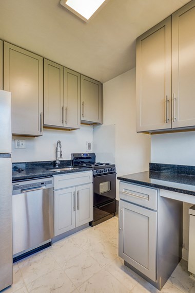 2112 New Hampshire Avenue NW Studio-1 Bed Apartment for Rent - Photo Gallery 4