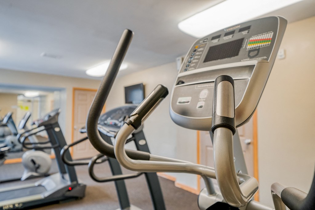 8600 Apartments Fitness 22-03