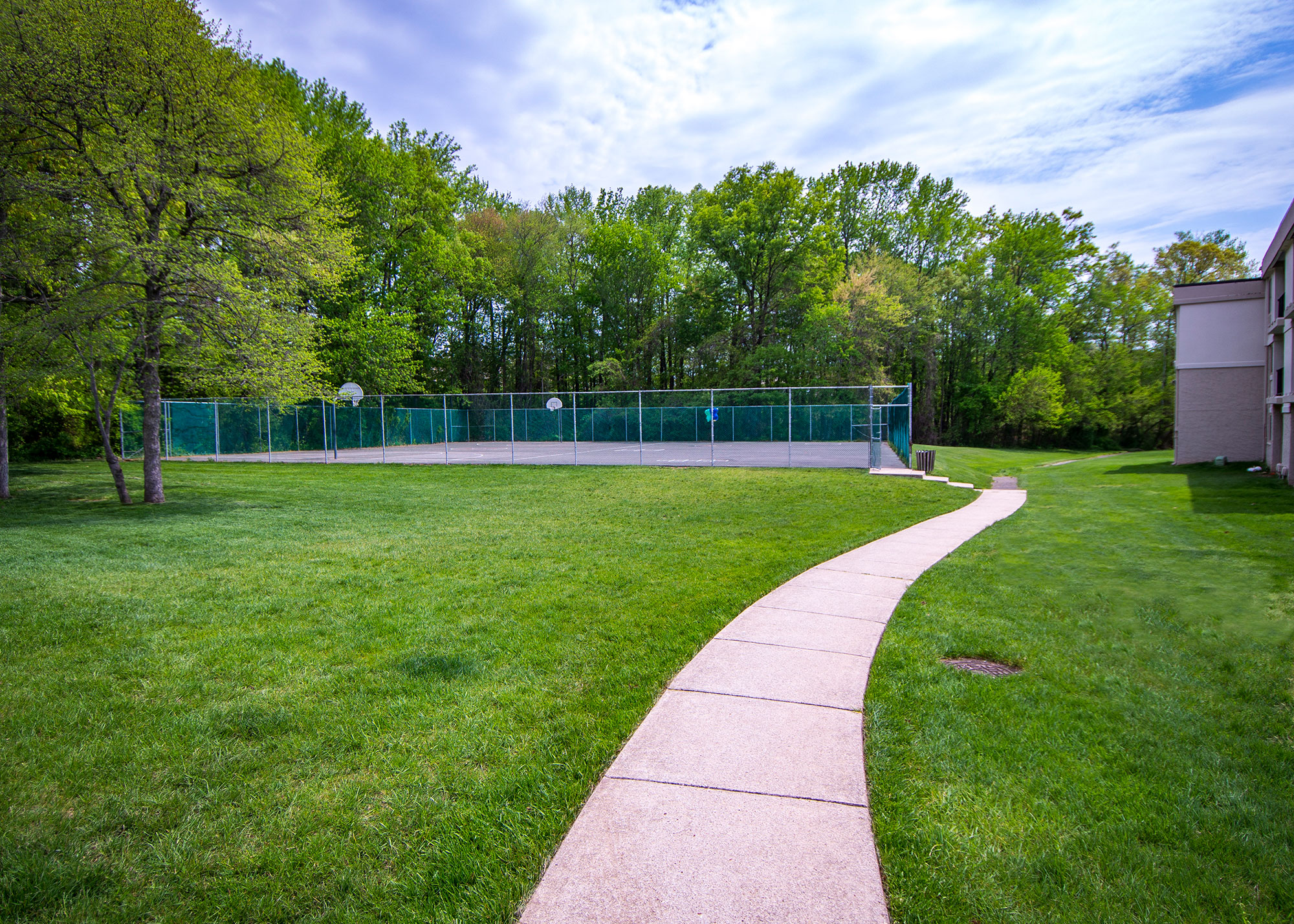 Ashley Apartments Outdoor Amenities Photo