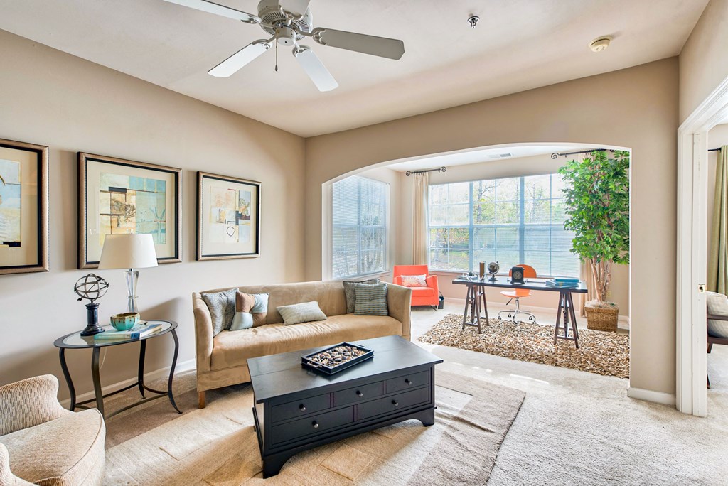 Bristol Village Apartments Living area 36