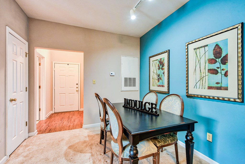 Bristol Village Apartments Interior Dining 2