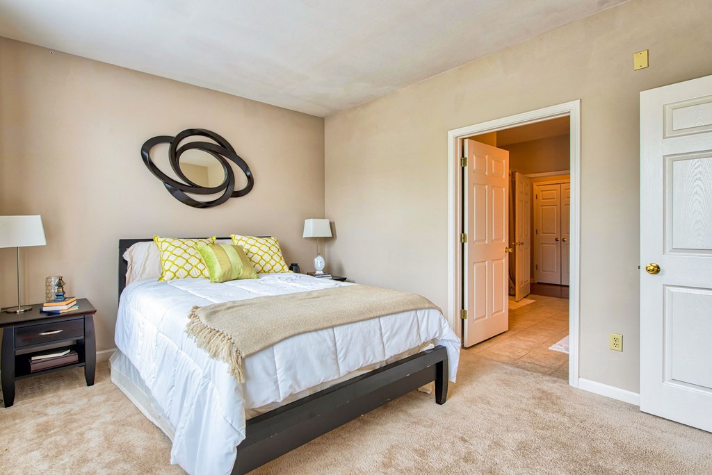 Bristol Village Apartments Bedroom 4