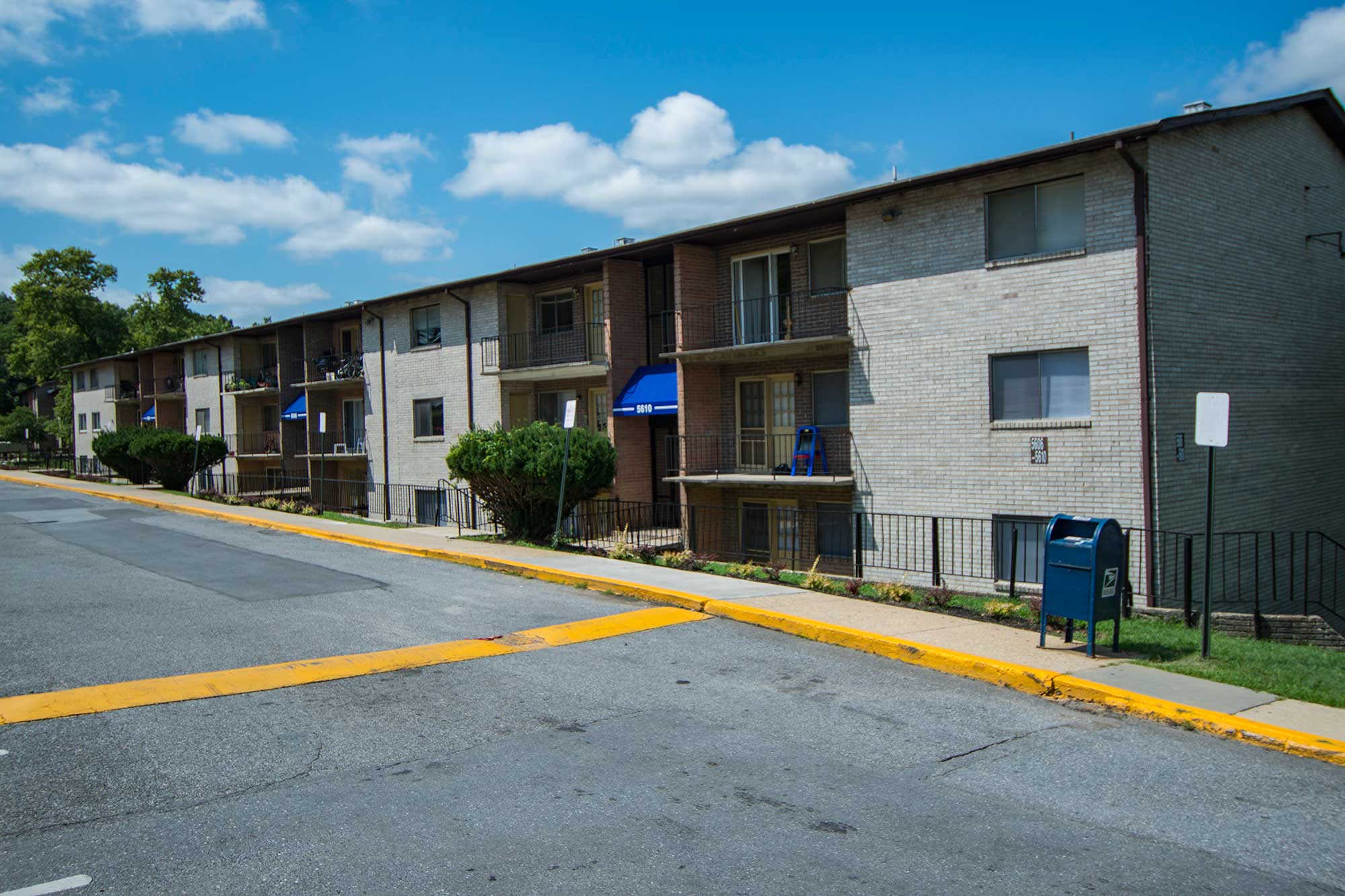 Del Vista Apartments Building Exterior 01