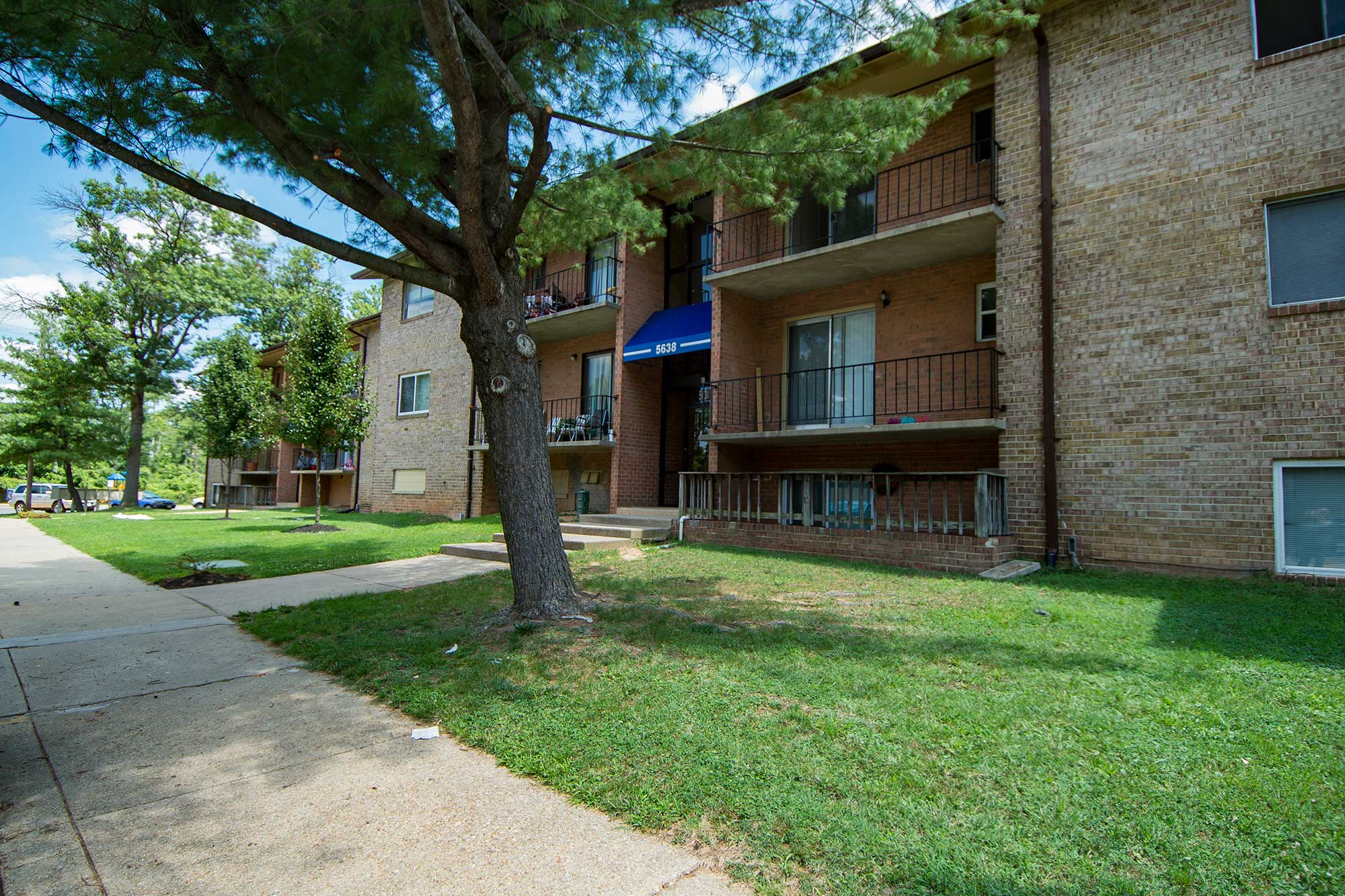 Del Vista Apartments Building Exterior 05