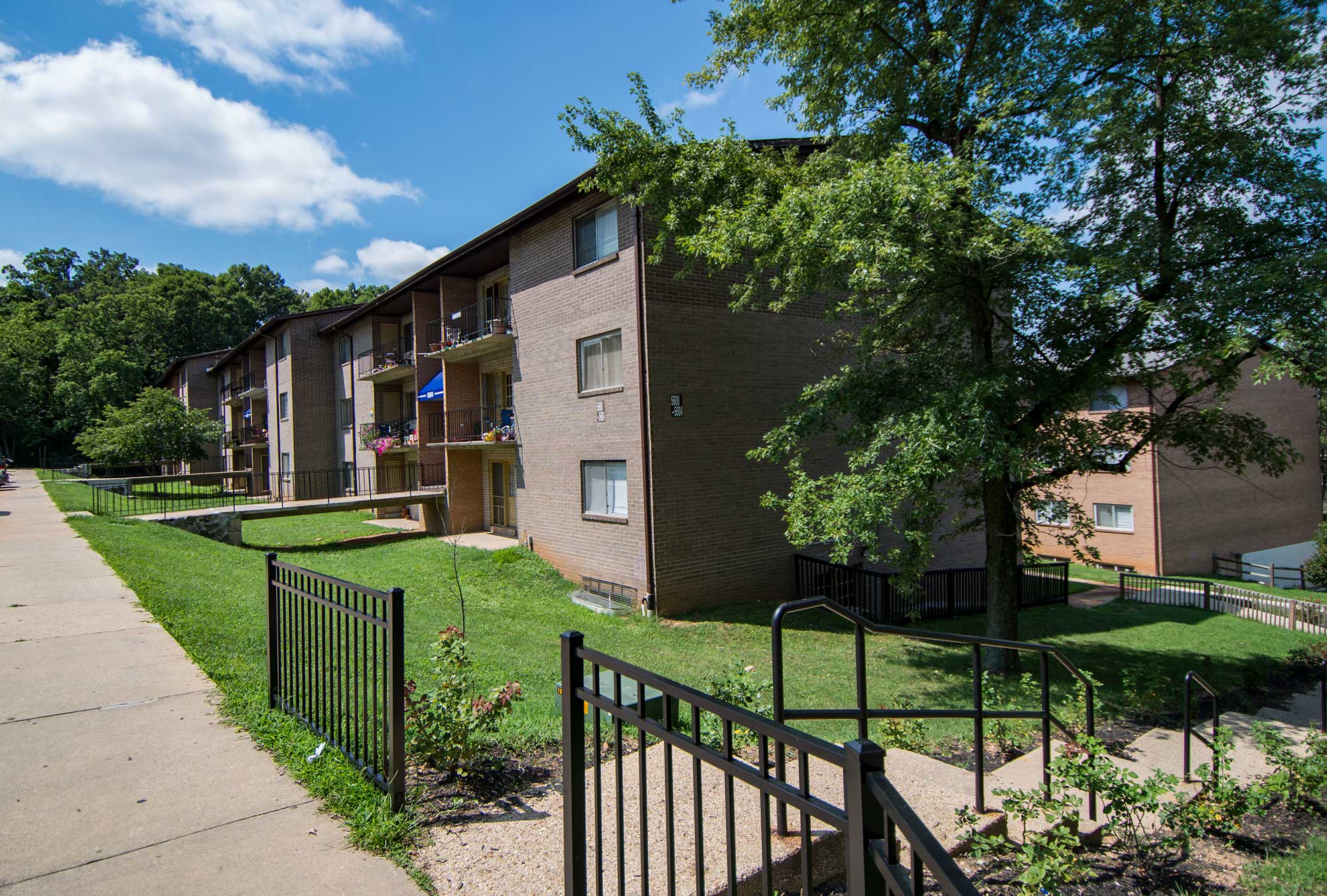 Del Vista Apartments Building Exterior 07