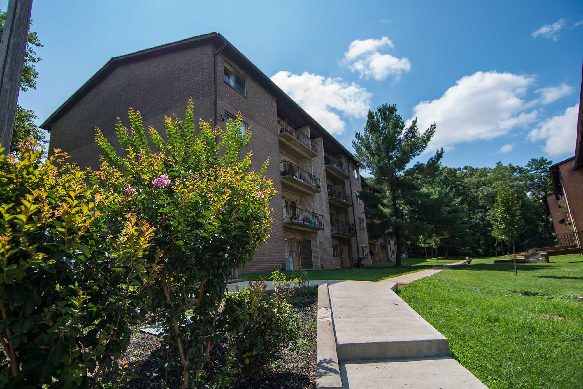 Del Vista Apartments Building Exterior 15