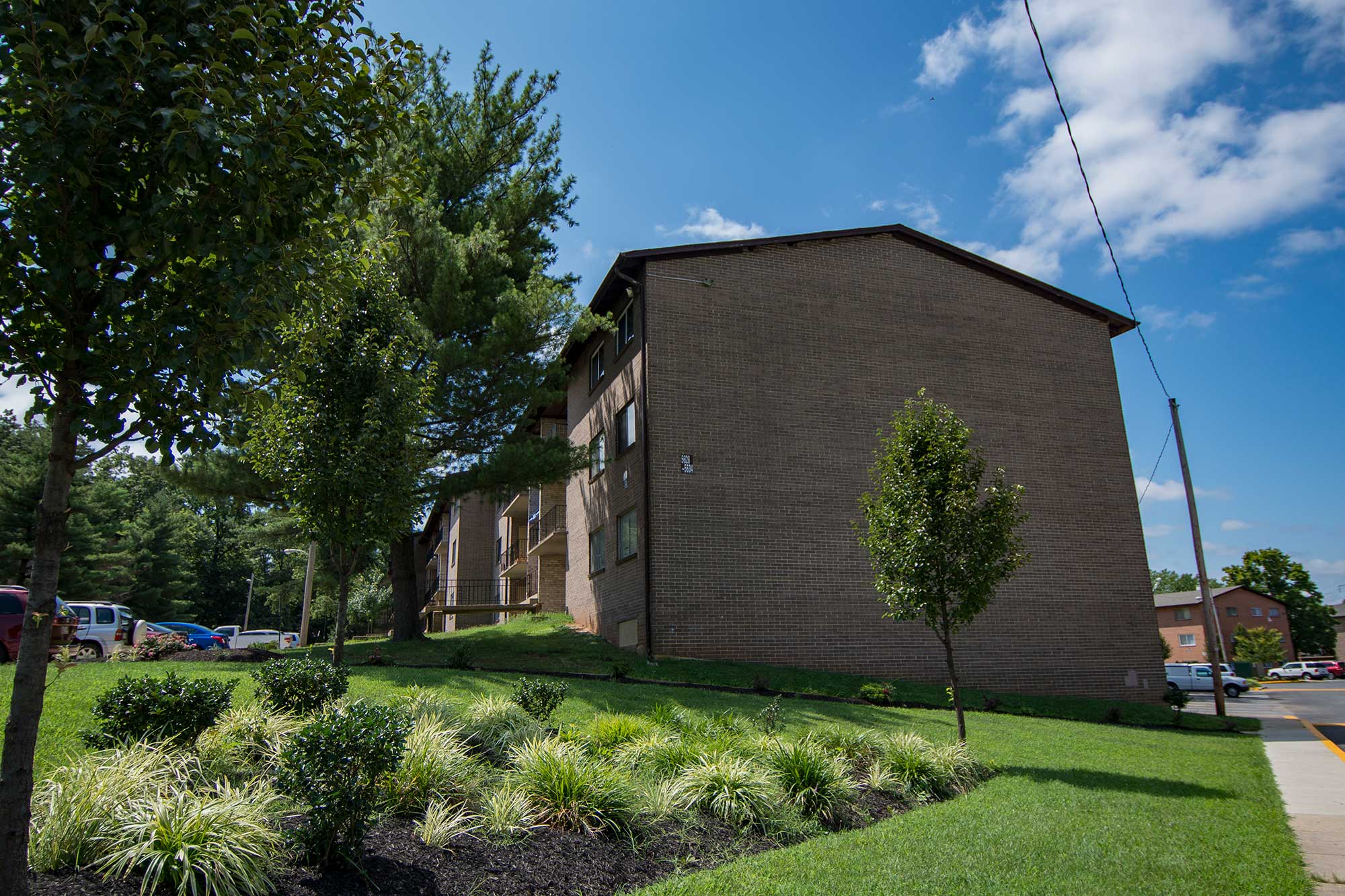 Del Vista Apartments Building Exterior 23