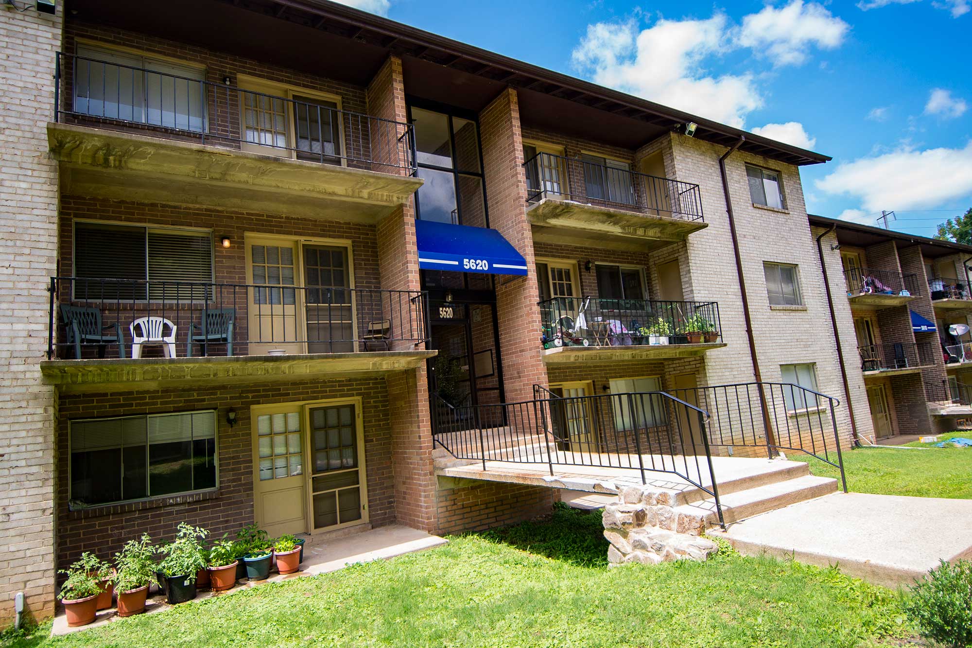 Del Vista Apartments Building Exterior 26