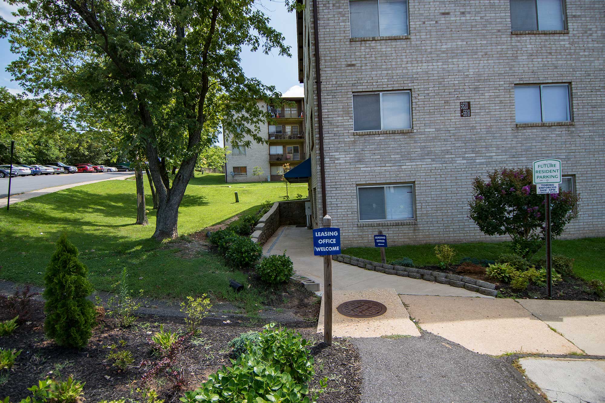 Del Vista Apartments Building Leasing Office 06