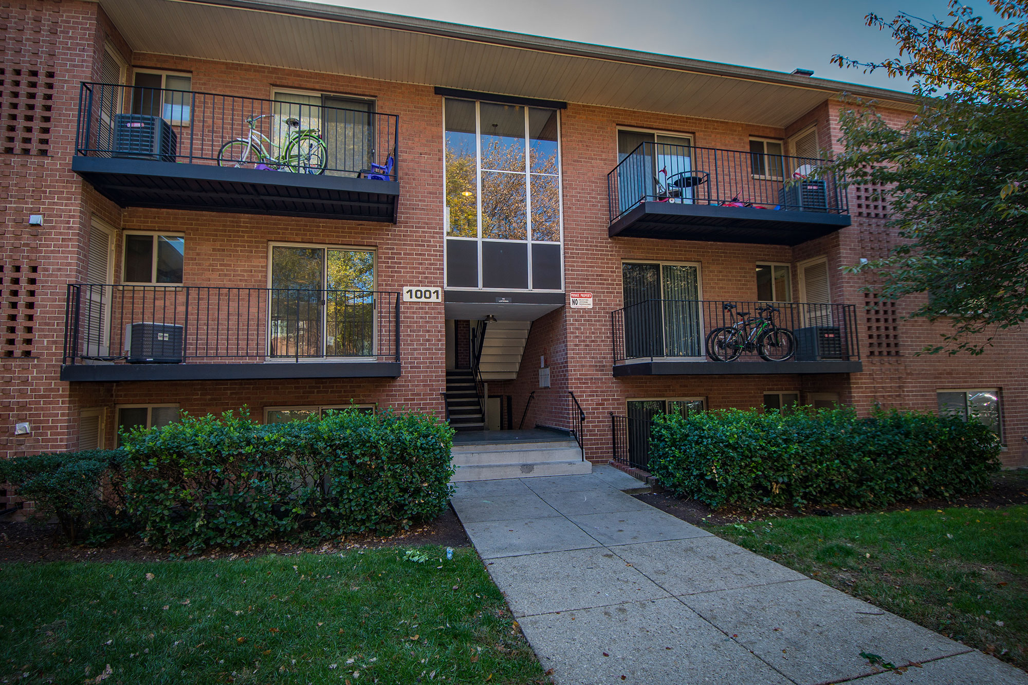 Glen Willow Apartments Building Exterior 02