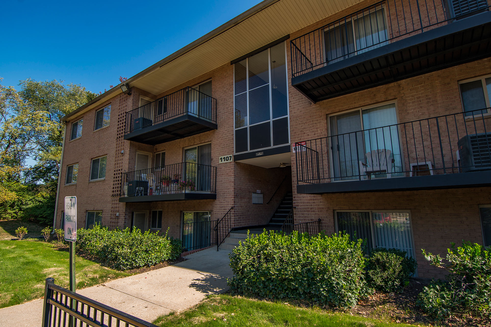 Glen Willow Apartments Building Exterior 07