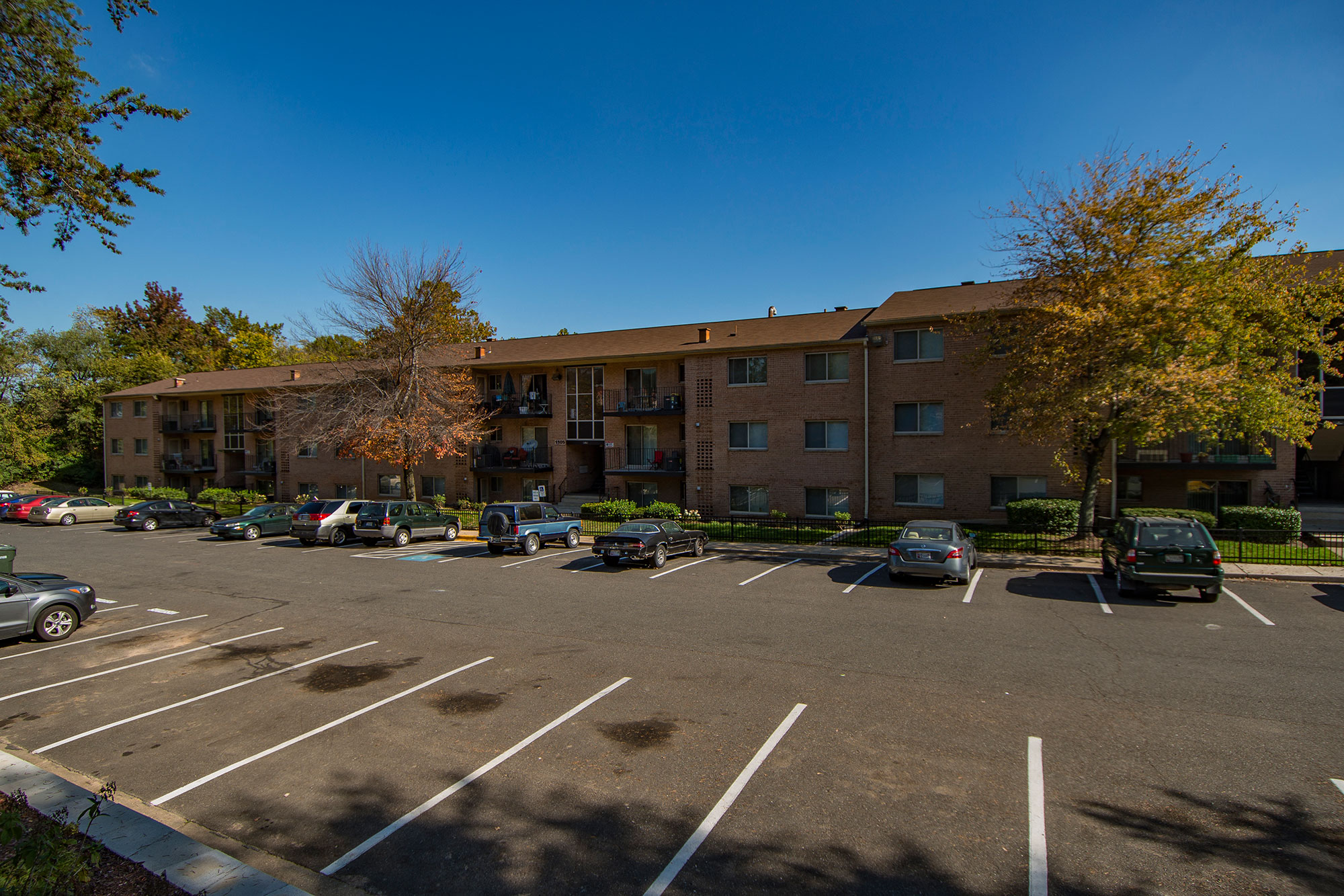 Glen Willow Apartments Building Parking 13