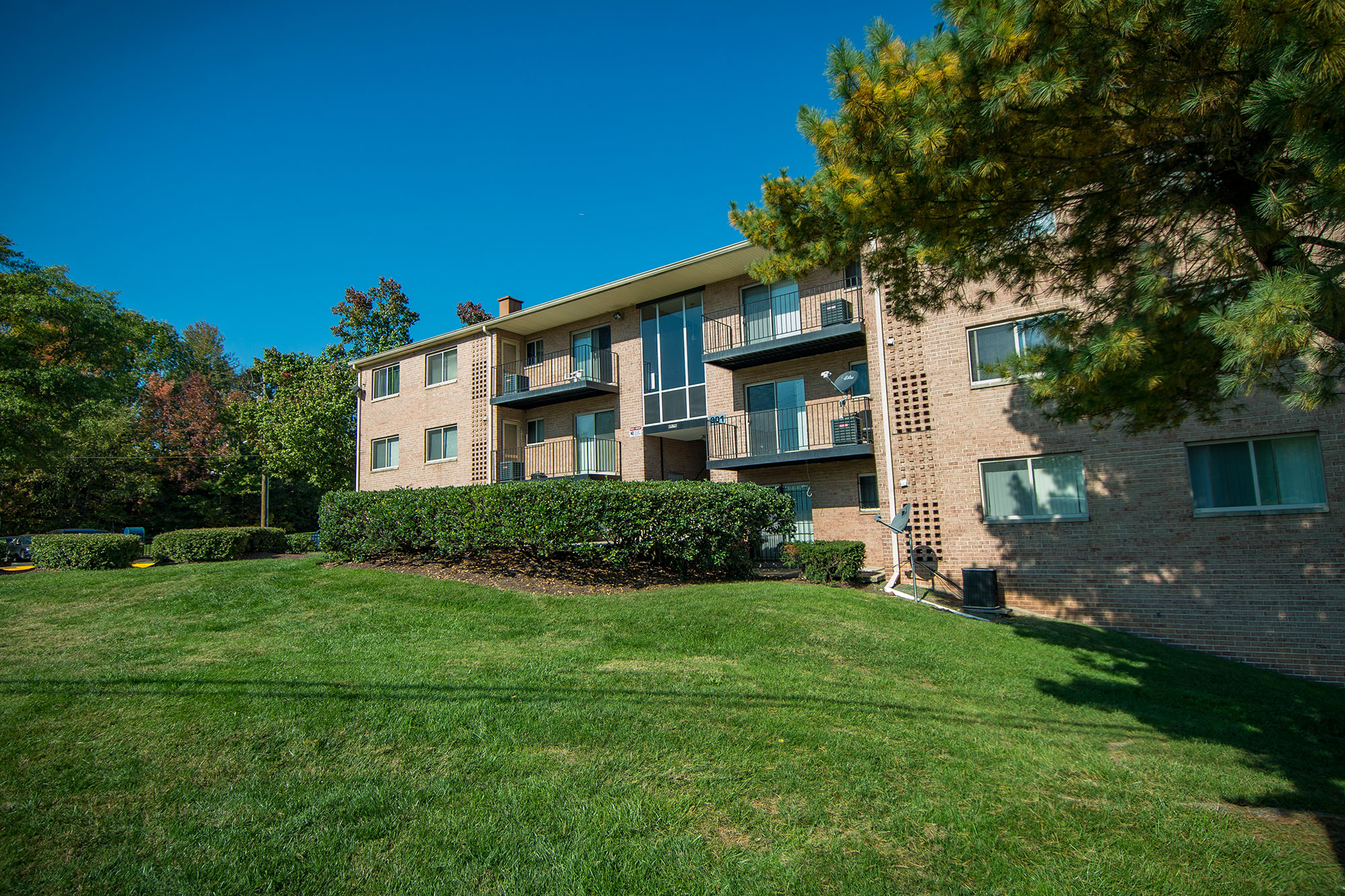Glen Willow Apartments Building Exterior