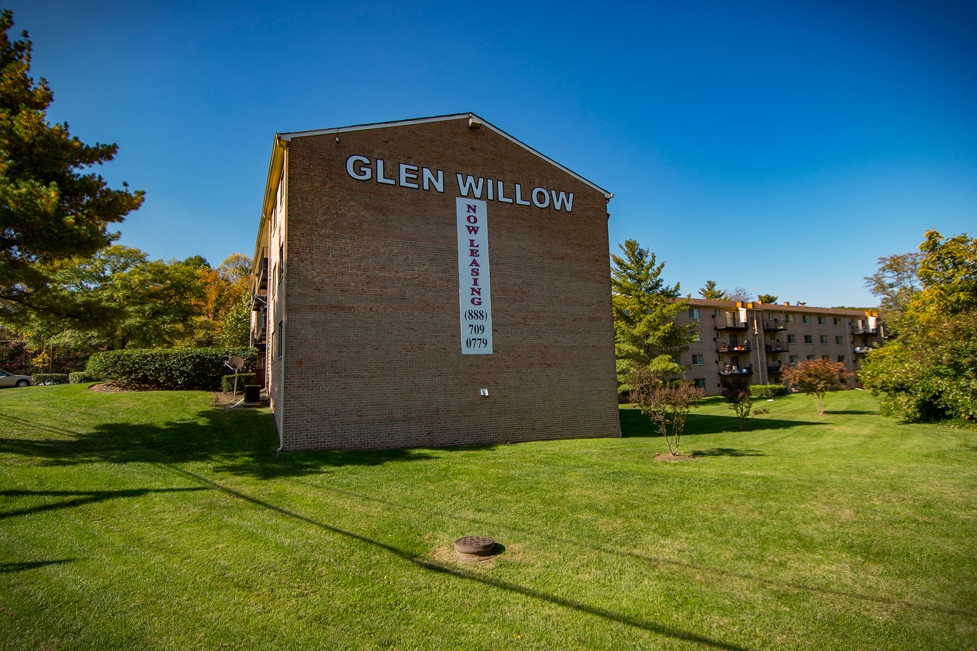 Glen Willow Apartments Building Signage 26