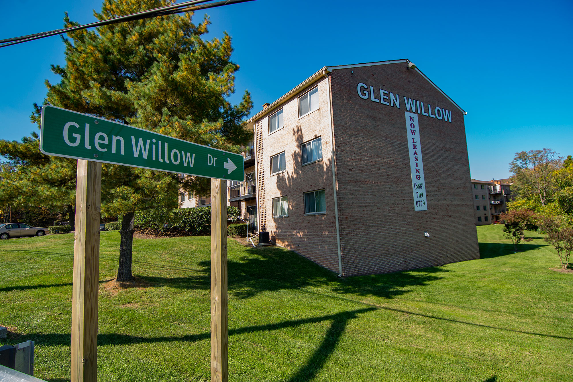 Glen Willow Apartments Signage 27