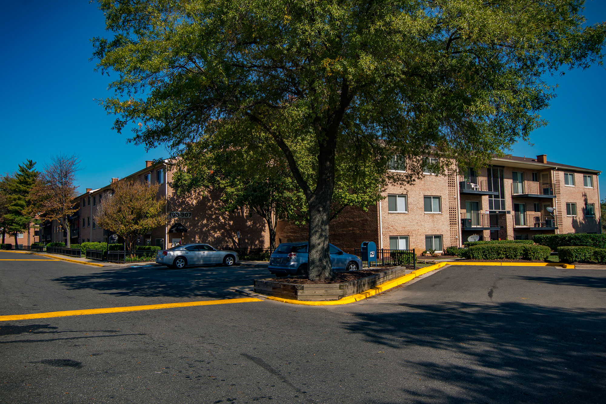 Glen Willow Apartments Parking Lot 30