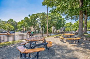 Heritage Park Apartments picnic tables and benches 2023
