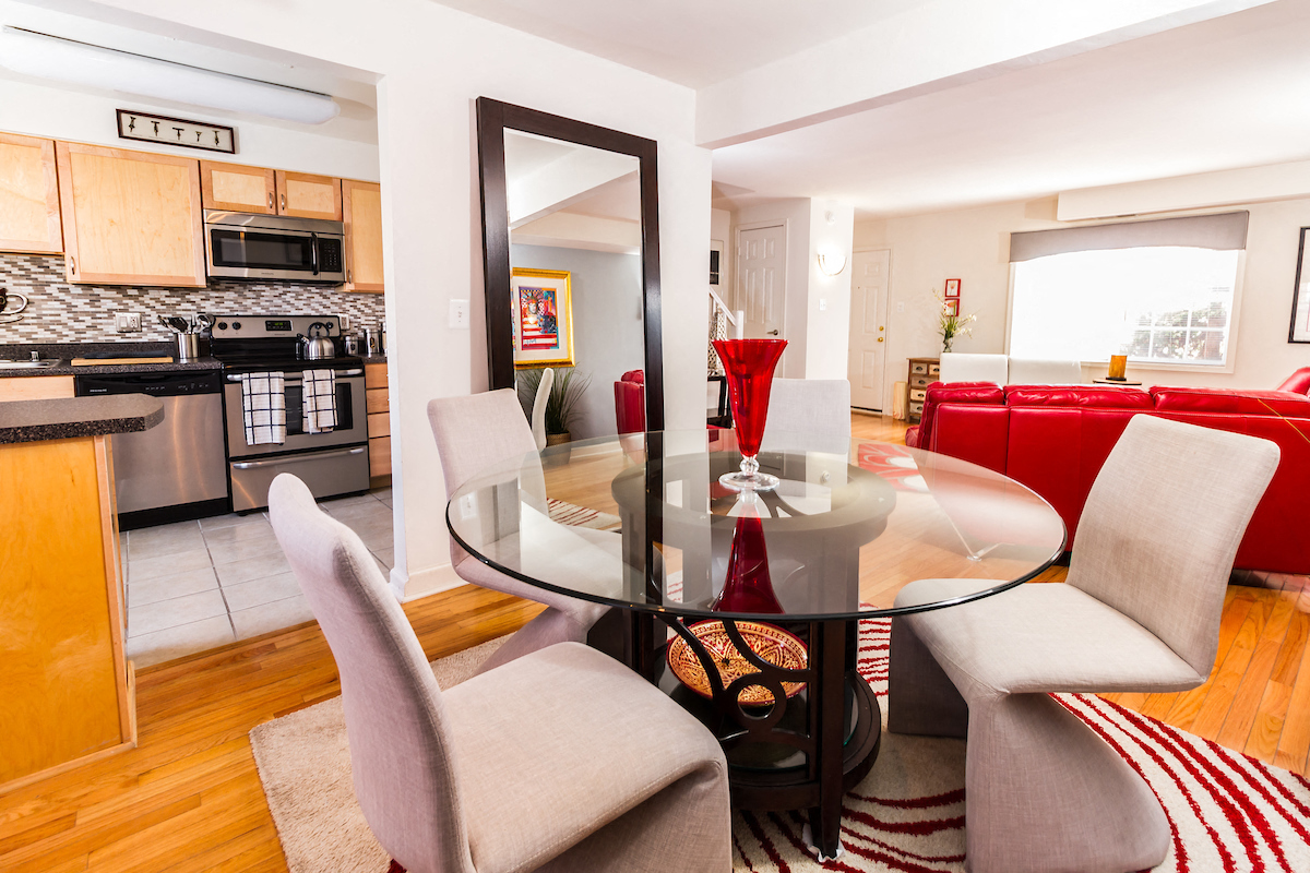 Kingsley Commons Townhouses Dining Area