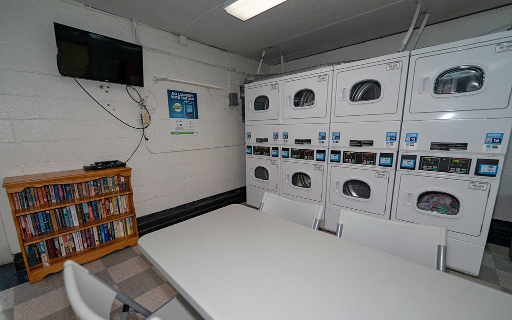 Laurel Village Apartments Laundry Room 004