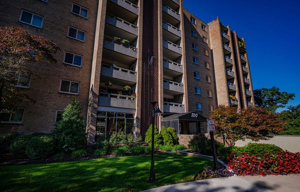 Laurel Village Apartments Building800 08