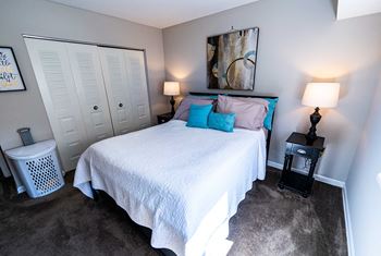 Laurel Village Apartments Bedroom