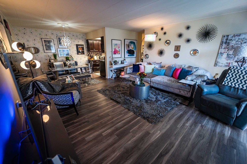 Laurel Village Apartments 2BD Living 003