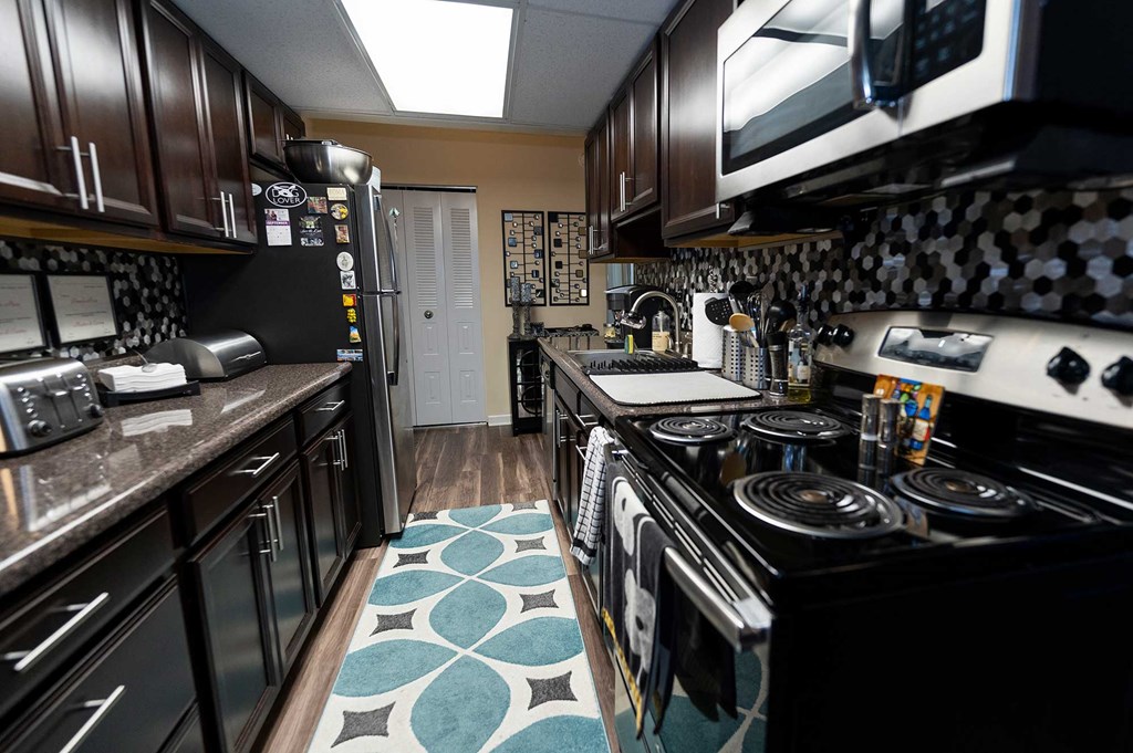 Laurel Village Apartments 2BD Kitchen 003