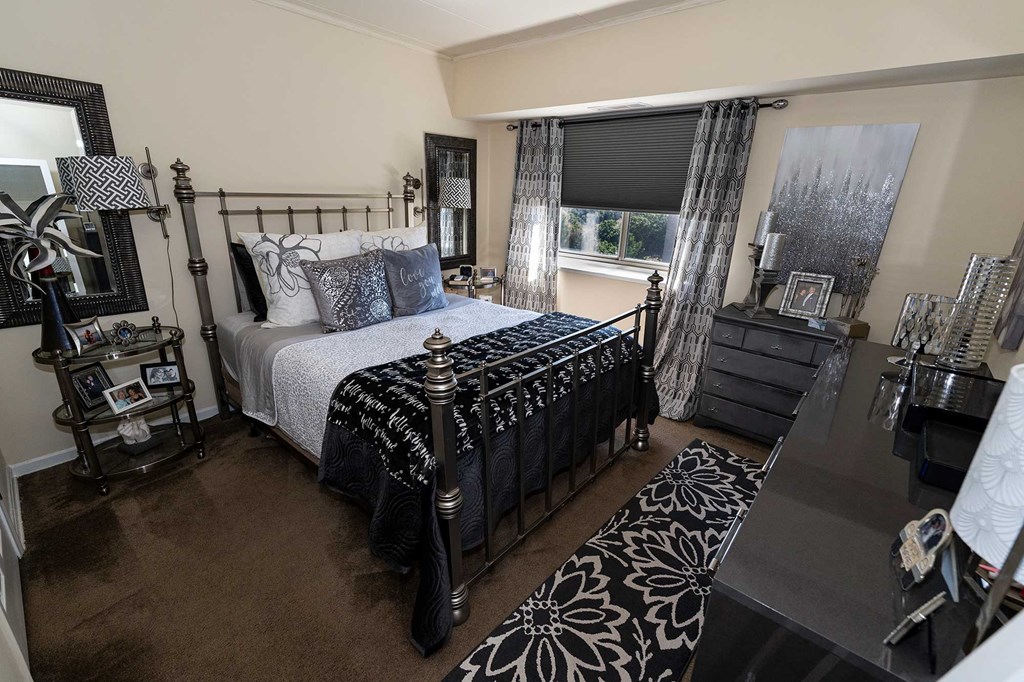 Laurel Village Apartments 2BD Bedroom 003