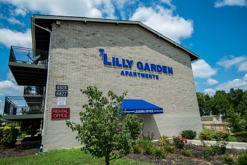 Lilly Garden Apartments Building Exterior 03 - Photo Gallery 1