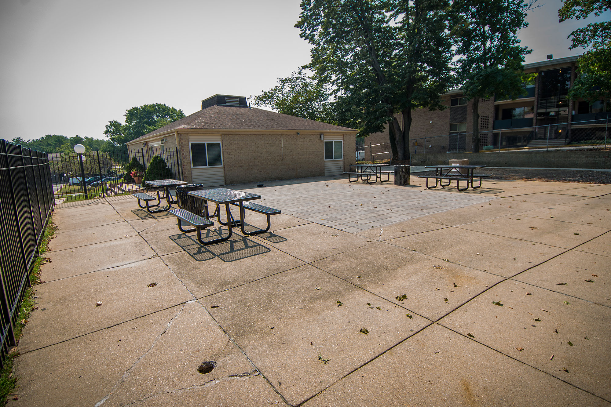 Maplewood Villas Apartments Picnic Area 37