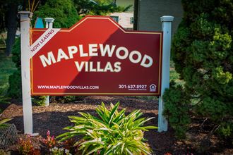 Maplewood Villas Apartments Signage 01