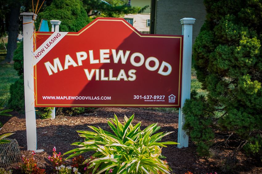 Maplewood Villas Apartments Signage 01 - Photo Gallery 1