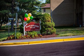 Maplewood Villas Apartments Signage 18