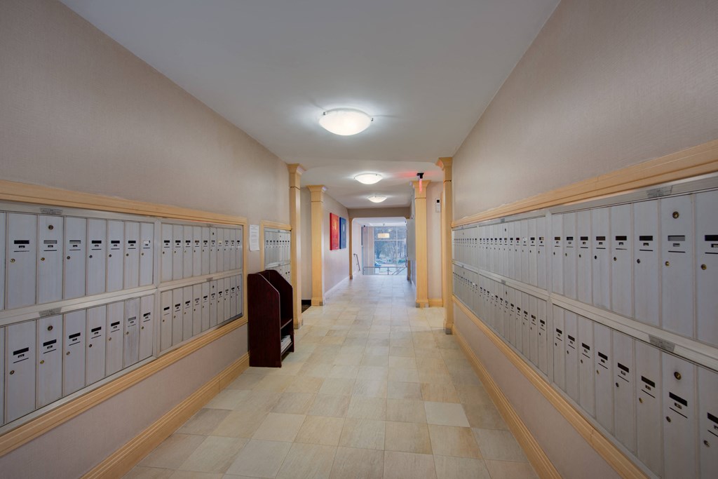 2112 New Hampshire Ave Apartments Hall