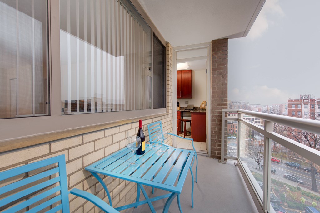 2112 New Hampshire Ave Apartments Balcony