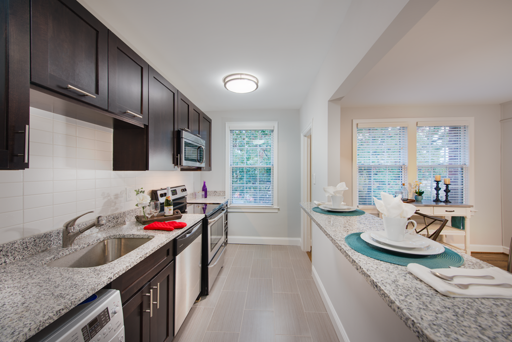 The Metropolitan Apartments Breakfast Bar