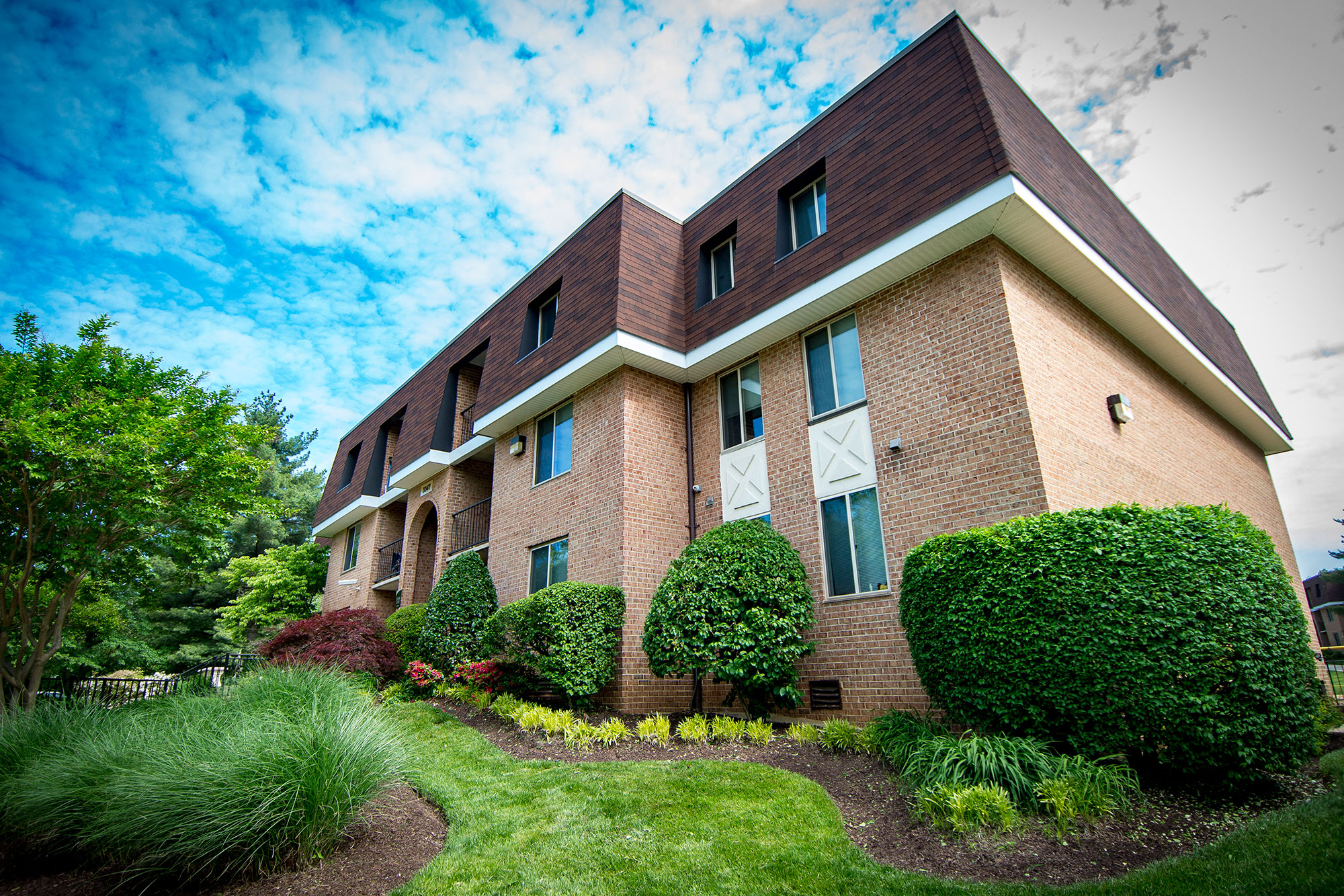 Oakton Park Apartments Building Exterior 05