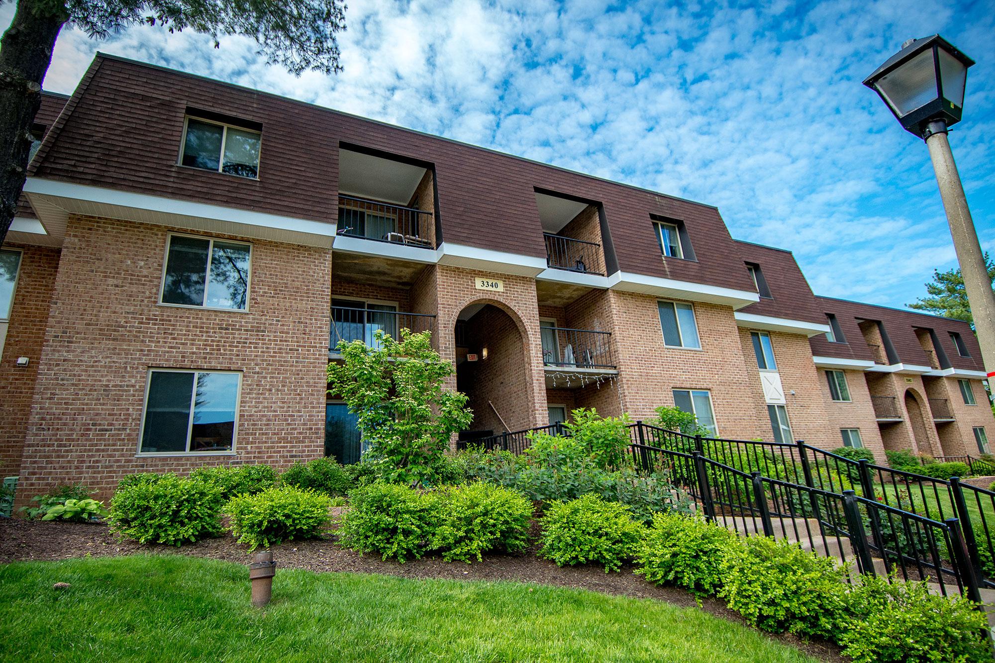 Oakton Park Apartments Building Exterior 19