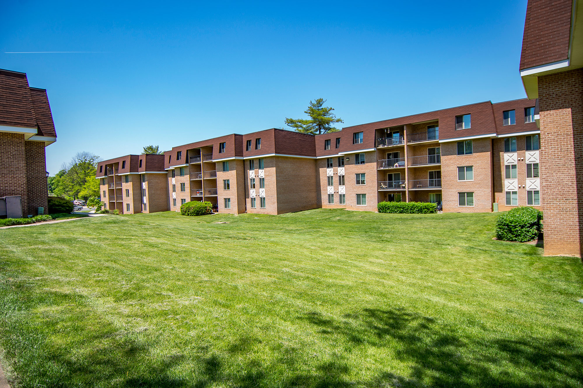 Oakton Park Apartments Building Exterior 35