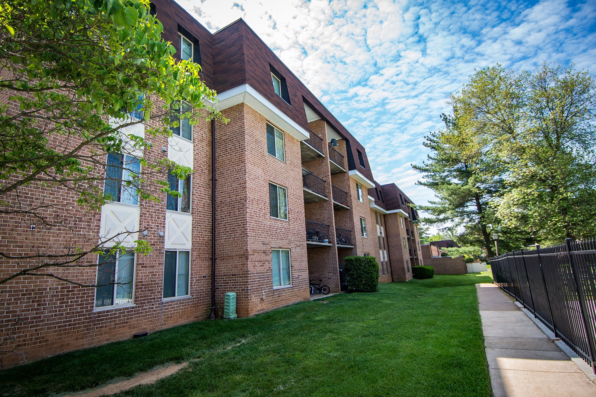 Oakton Park Apartments, 3347 Willow Crescent Drive, Fairfax, VA RentCafe